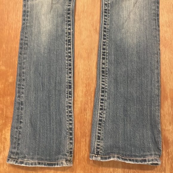 Miss Me Medium Wash Mid Rise Studded Bootcut Jean, Women's Size 27x33 - Picture 4 of 11